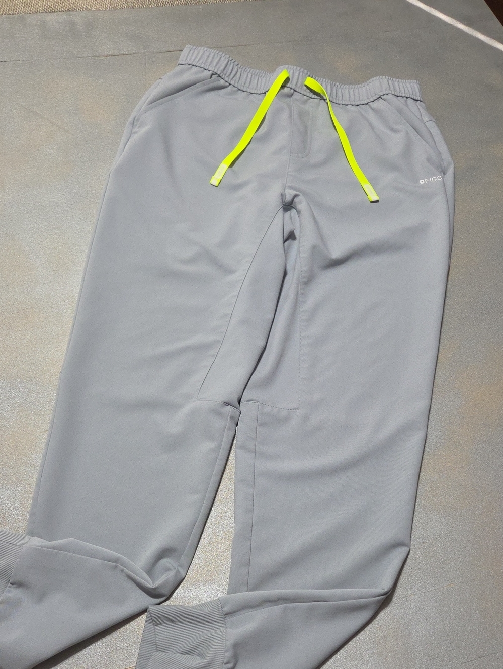 FIGS Men's Light Gray Joggers with Neon Yellow Drawstring Lg Tall. Nwots